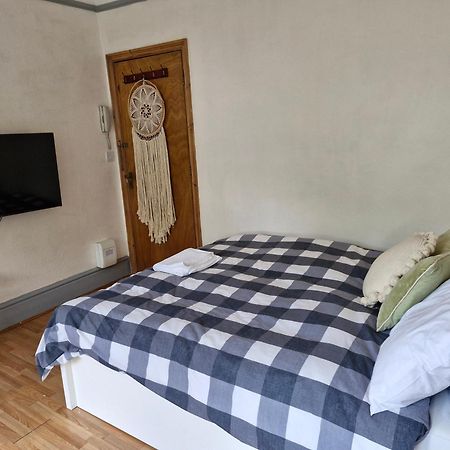 Bright Studio Apartment In A Perfect Location Londyn Zewnętrze zdjęcie